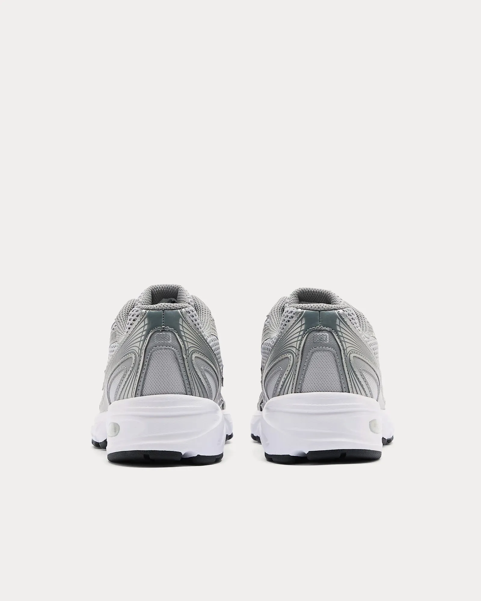 740 Castlerock / Slate Gray / Silver Metallic Low Top Sneakers