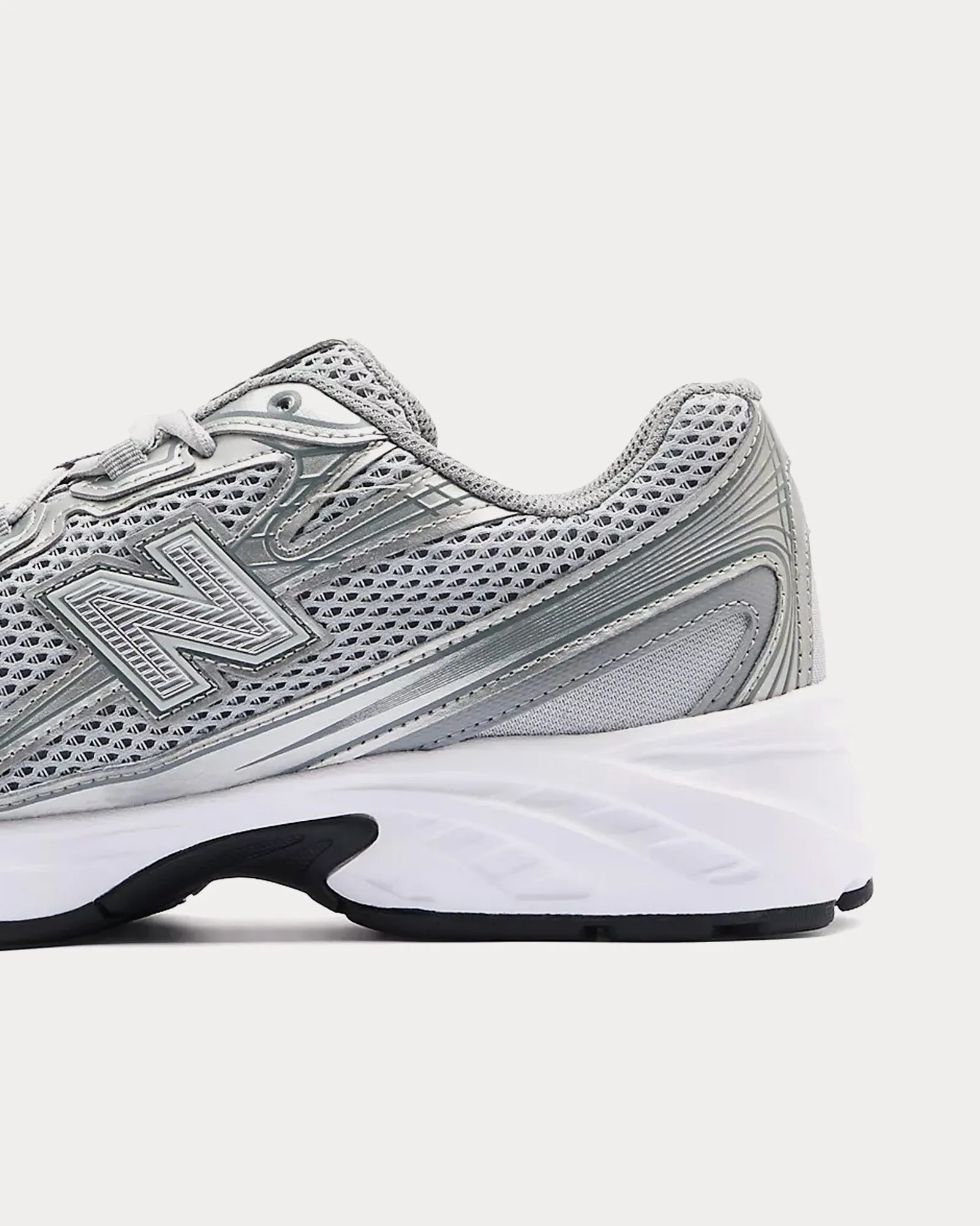 740 Castlerock / Slate Gray / Silver Metallic Low Top Sneakers