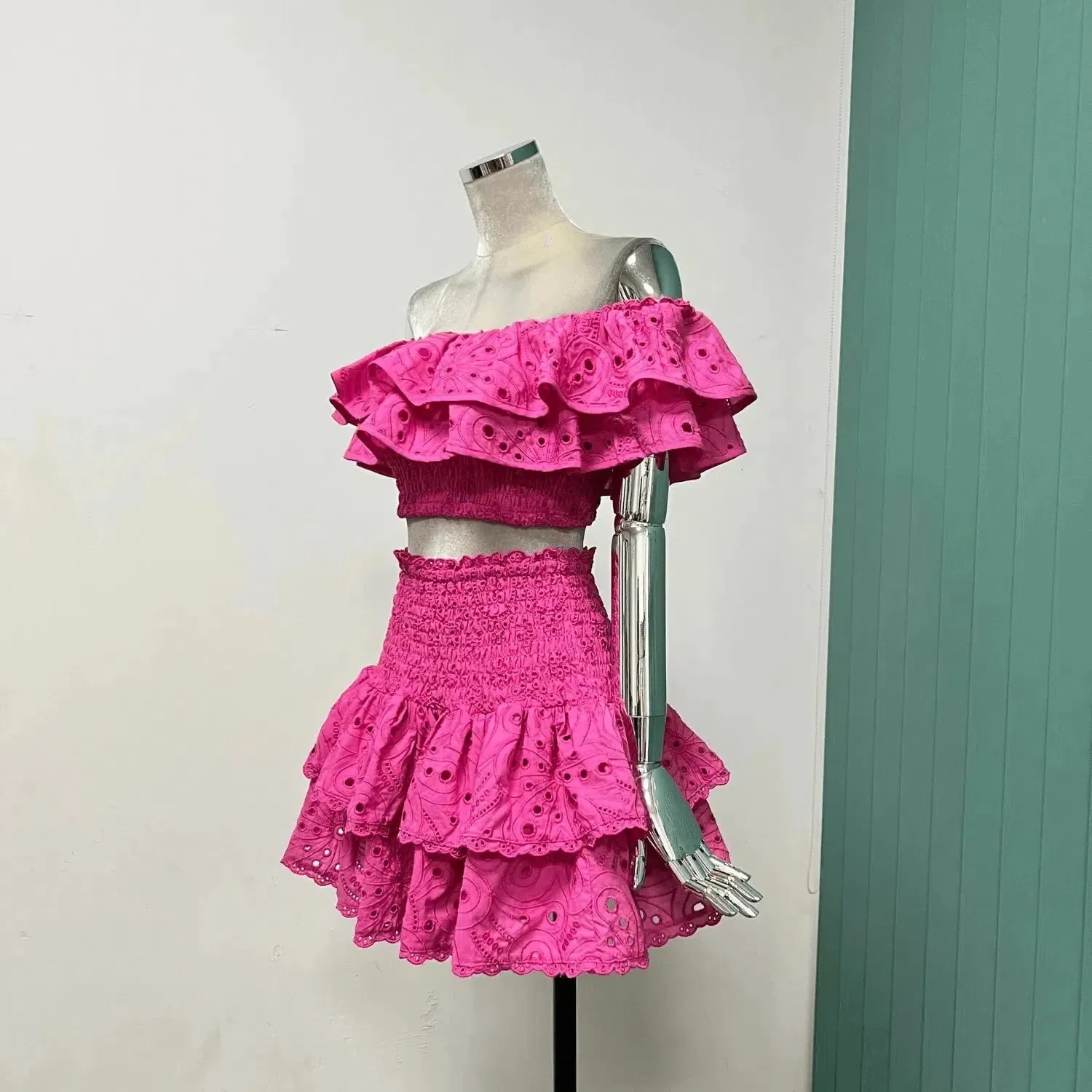 Serivette Pop Set – Pink fringe accents – Frilled high-waisted skirt