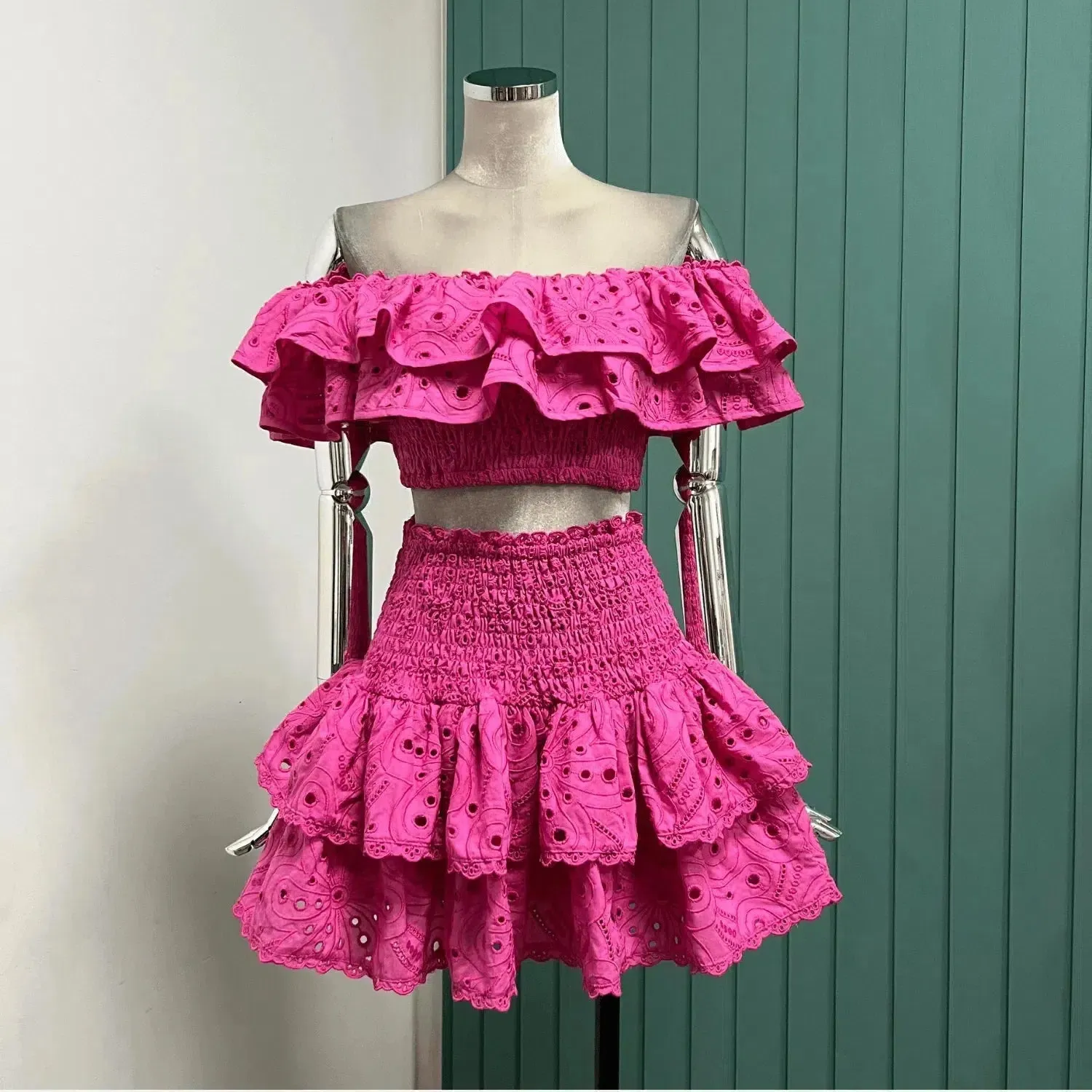 Serivette Pop Set – Pink fringe accents – Frilled high-waisted skirt