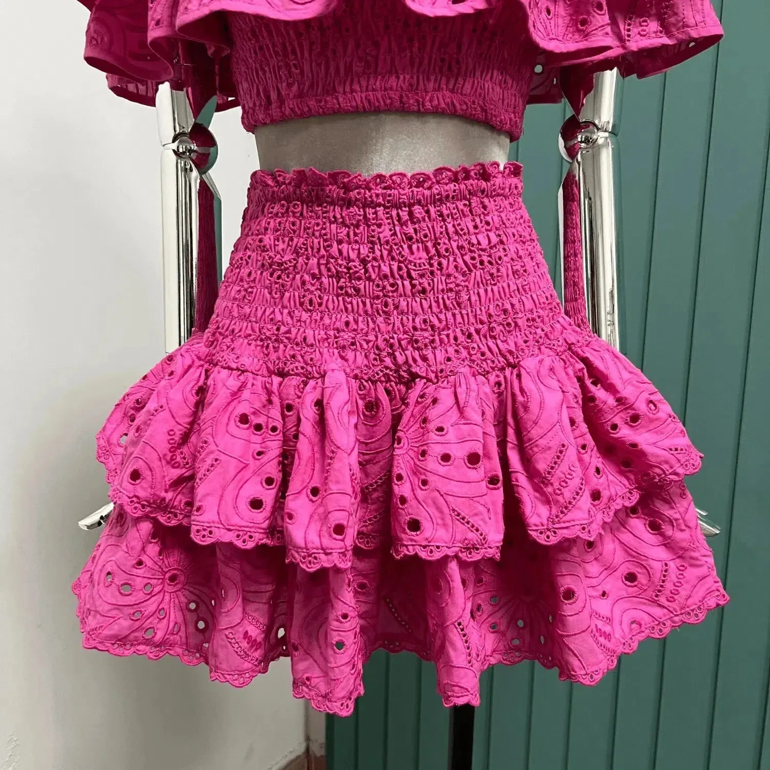 Serivette Pop Set – Pink fringe accents – Frilled high-waisted skirt