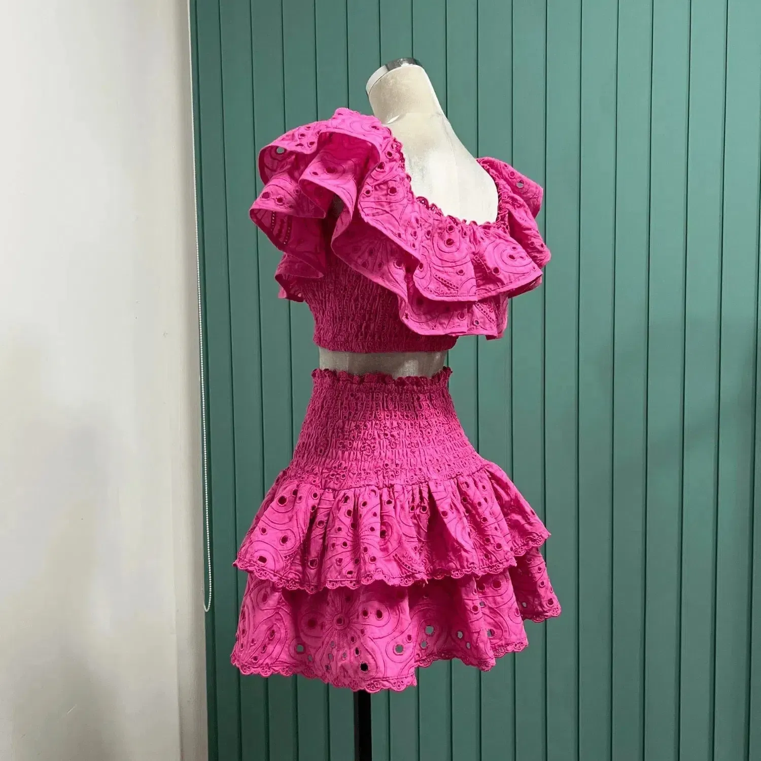 Serivette Pop Set – Pink fringe accents – Frilled high-waisted skirt